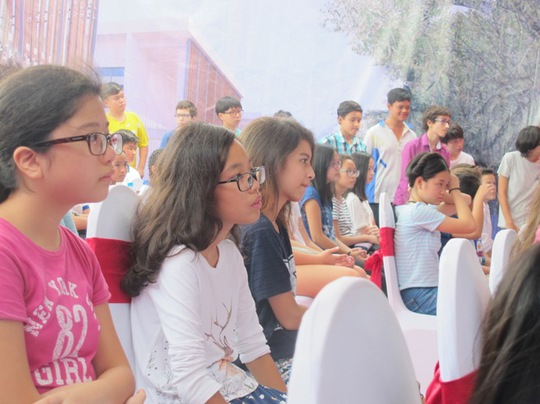 
Học sinh trường Pháp tại Hà Nội dự lễ khai giảng. Học sinh Trường Pháp gồm hơn 20 quốc tịch, trong đó hơn 50% học sinh là người Việt Nam
