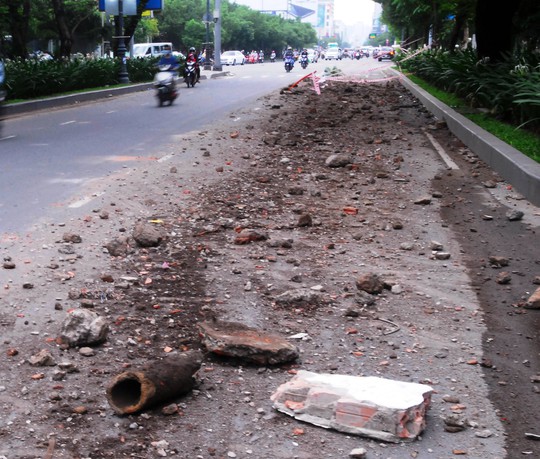 
Vào ngày cuối tuần, ít phương tiện lưu thông qua khu vực này nên vụ việc không gây ùn tắc giao thông
