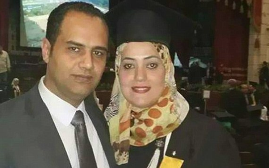 Vợ chồng Ahmed Ashery ra đi để lại 3 con mồ côi. Ảnh: Telegraph