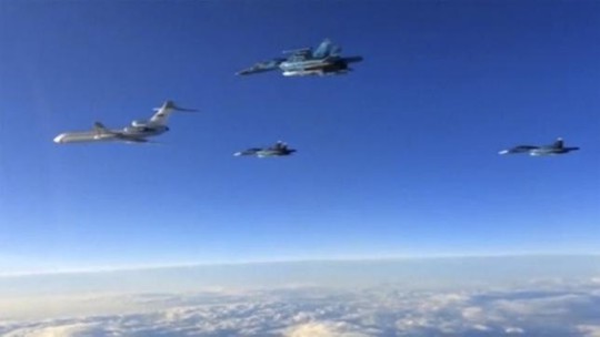 
Các chiến đấu cơ Nga trên đường rời khỏi Syria. Ảnh: Reuters
