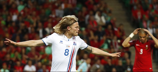 Niềm vui của cầu thủ có biệt danh Thần sấm sau khi gỡ hòa cho Iceland