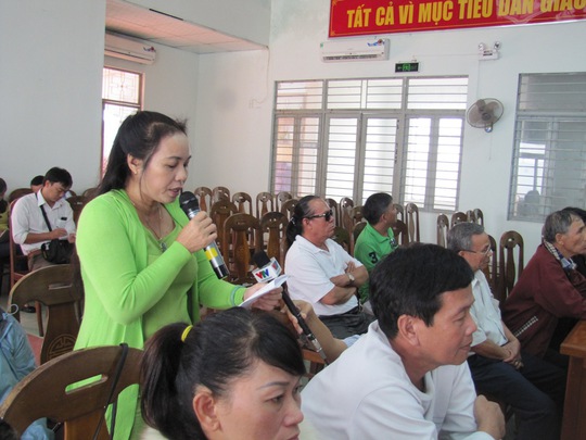 Bà Phan Thị Hương, đại diện cho người dân tổ 30A (Thuận Phước), kịch liệt phản đối 