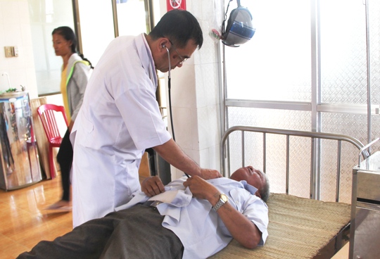 
Tình trạng bệnh nhân bị sốt xuất huyết tăng đột biến đang điều trị tại TTYT huyện Cát Tiên, tỉnh Lâm Đồng.
