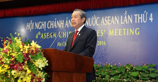 Ông Trương Hòa Bình, Chánh án TAND Tối cao Việt Nam, phát biểu khai mạc hội nghị
