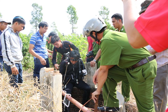 Cơ quan điều tra trưng dụng lực lượng lặn chuyên nghiệp xuống giếng trục vớt vật chứng