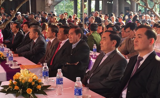 
Lãnh đạo tỉnh Nghệ An và người dân tới tham dự buổi lễ

 
