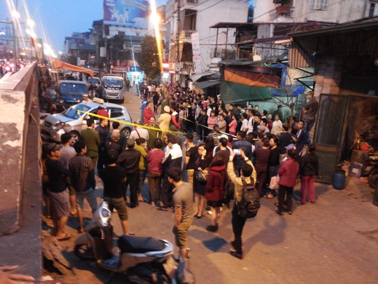 
CSGT điều tra hiện trường vụ taxi tông chết 2 bà cháu tại Hà Nội vào ngày 3-3. Ảnh: Nguyễn Hưởng

