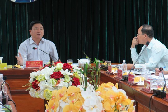 Bí thư Thành ủy TP HCM Đinh La Thăng làm việc với Quận ủy quận 3 vào ngày 5-5