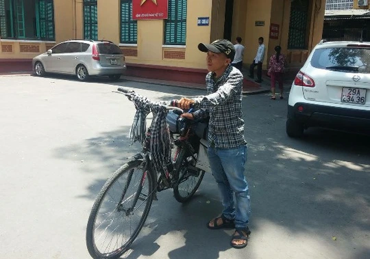 
Anh Trần Nguyễn An Khương và chiếc xe đạp - bạn đồng hành trong hành trình đạp xe xuyên Việt hiến tạng
