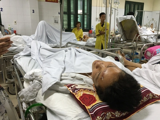 
Bệnh nhân Chu Thanh Sơn, bị chấn thương sọ não, cho biết không hiểu sao lại bị truy sát - Ảnh: D.Thu
