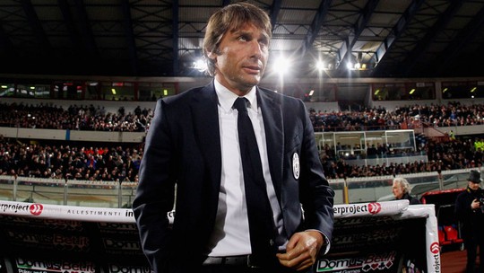 
HLV Conte đã có mặt ở London để ký hợp đồng với Chelsea
