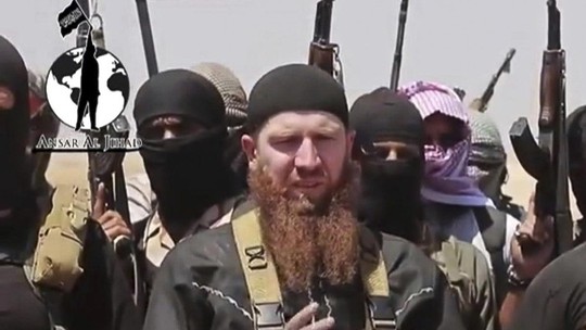 Abu Umar al-Shishani, Bộ trưởng chiến tranh của tổ chức Nhà nước Hồi giáo (IS) tự xưng (giữa). Ảnh: Reuters