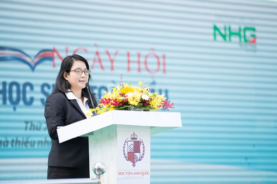 
Bà Lê Ý Nhi - giám đốc phát triển các chương trình giáo dục, Tập đoàn giáo dục Nguyễn Hoàng phát biểu khai mạc ngày hội

