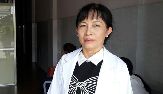 Mặc dù đã về hưu nhưng bác sĩ Mai Hoa vẫn thường xuyên được Bệnh viện Đa khoa tỉnh Kiên Giang mời giải quyết những ca sinh khó.