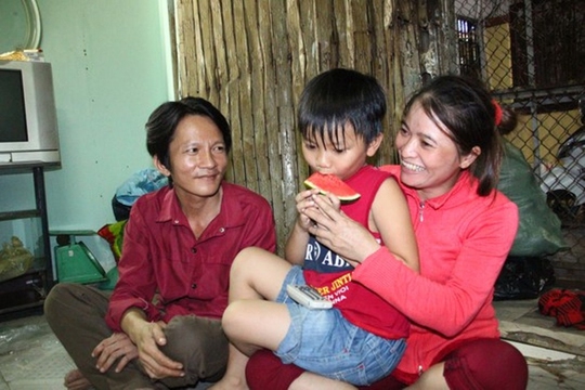 
Gia đình chị Hồng, tỉ phú ve chai, chuẩn bị đón Tết Ảnh: Lê Phong
