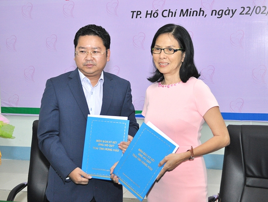 Ông Trần Văn Hậu ký thỏa thuận hợp tác với bà Nguyễn Thị Như Phương, Chủ tịch Hội đồng Quản lý Quỹ “Chia sẻ tình thương”