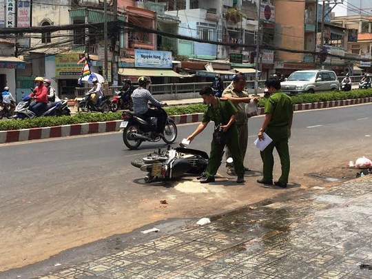 Hiện trường 2 nữ sinh viên bị tạt axít ngày 30-3Ảnh: Phạm Dũng