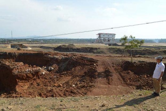 Đơn vị quản lý tự ý múc hàng ngàn khối đất đem bán và số tiền thu được không nộp vào nguồn thu của doanh nghiệp