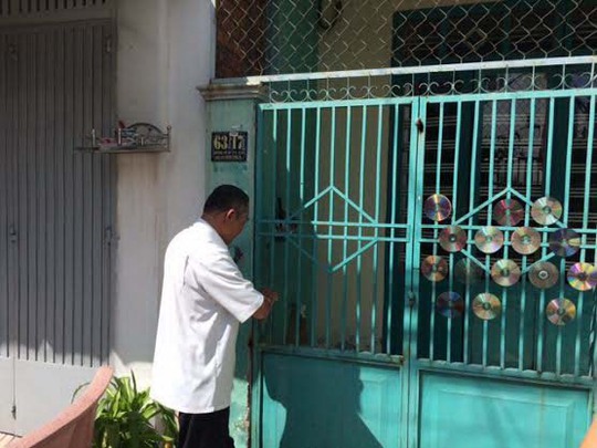 Ông Nguyễn Sơn Long nhận nhà từ Chi cục Thi hành án dân sự quận Gò Vấp