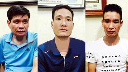 
Nguyễn Sĩ Đạt (bên trái) cùng 2 sát thủ được thuê để bắn chết 1 giám đốc với giá 500 triệu đồng - Ảnh: ANTĐ
