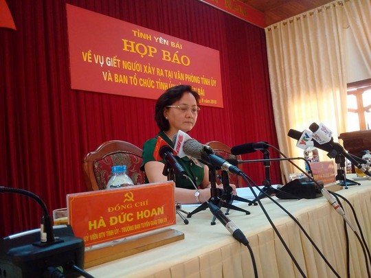 
Bà phạm Thị Thanh Trà, Chủ tịch UBND tỉnh Yên Bái, chủ trì cuộc họp báo
