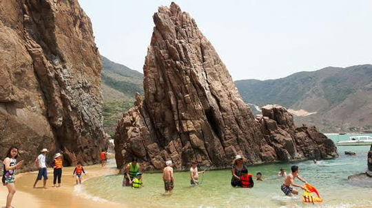 
Bãi tắm biển Kỳ Co, điểm mới trong tour du lịch biển ở Bình Định
