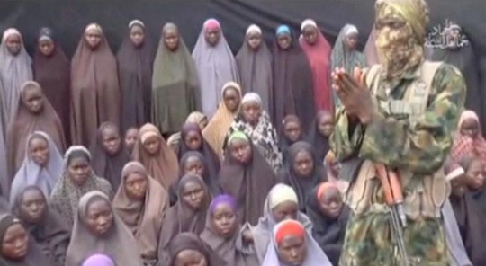 
Cảnh quay video cho thấy nhiều cô gái trẻ mà Boko Haram nói là nữ sinh Chibok. Ảnh: Reuters
