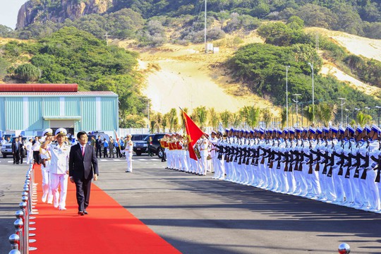 
Chủ tịch nước Trương Tấn Sang thăm Cảng Quốc tế Cam Ranh
