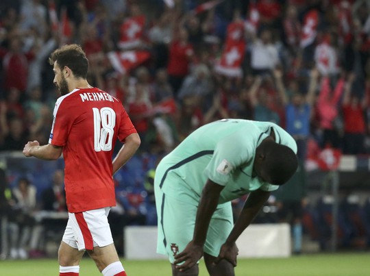 William Carvalho thất vọng khi Bồ Đào Nha thua Thụy Sỹ 0-2 quá dễ dàng