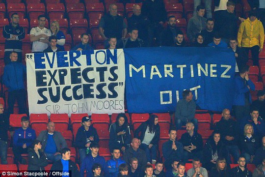 
Cổ động viên Everton không còn kiên nhẫn với Martinez

