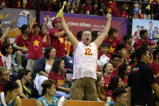CĐV trung thành hơn 3 mùa giải của Saigon Heat, anh Pete, hiện đang kinh doanh giải khát tại Việt Nam