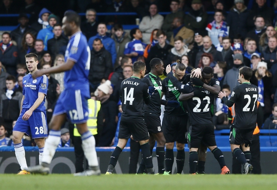 Hy vọng thu ngắn cách biệt với nhóm dự Champions League của Chelsea bị giáng một đòn mạnh sau trận hòa 1-1 trước Stoke City