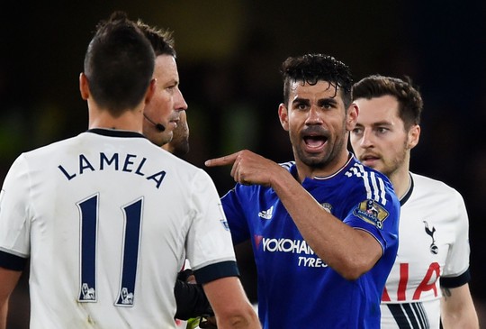
Costa tố cầu thủ Tottenham móc mắt
