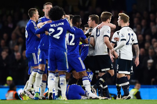 
Hình ảnh thường thấy trong trận Chelsea - Tottenham.
