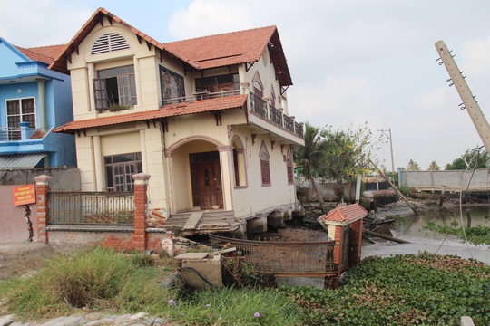 Sau hơn 1 năm, hiện trạng vụ sạt lở nghiêm trọng tại khu vực cuối đường số 7 (phường Hiệp Bình Phước, quận Thủ Đức, TP HCM) vẫn còn nguyên xi Ảnh: GIA MINH