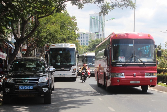 Đường Trần Phú, TP Nha Trang giờ đã thường xuyên xảy ra kẹt xe