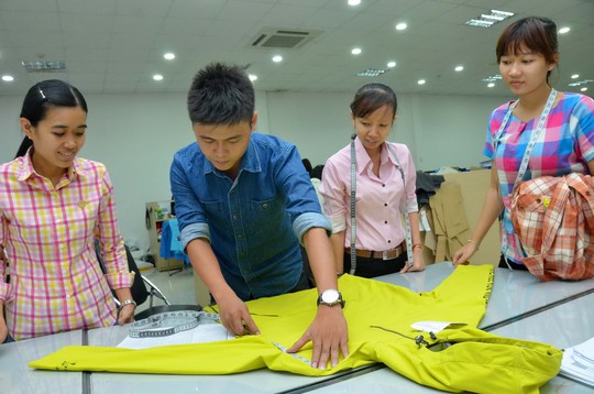 Nghiên cứu phát triển sản phẩm mới tại Garmex Saigon Ảnh: Tấn Thạnh