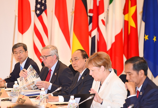 Thủ tướng Nguyễn Xuân Phúc tham dự phiên họp của Hội nghị Thượng đỉnh G7 mở rộng Ảnh: VGP