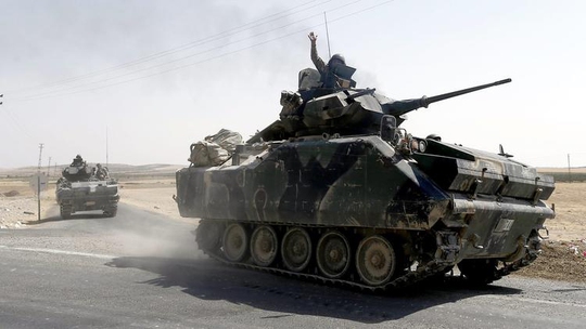 Xe tăng Thổ Nhĩ Kỳ trở về nước hôm 27-8 sau khi tham gia chiến dịch quân sự ở SyriaẢnh: EPA