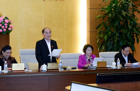 Chủ tịch Quốc hội Nguyễn Sinh Hùng điều hành cuộc họp góp ý dự án Luật Báo chí (sửa đổi)