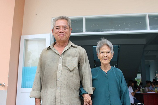 Người dân xã Nhị Bình, huyện Hóc Môn, TP HCM đến Bệnh viện quận Thủ Đức khám bệnh Ảnh: XUÂN THU