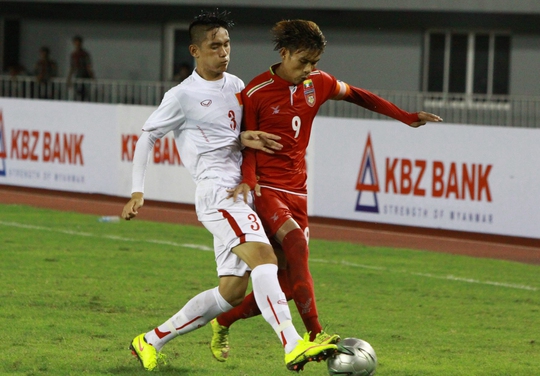 U19 Việt Nam (trái) chỉ mới tạo được dấu ấn về lối chơi phòng ngự chặt chẽẢnh: Nghênh Mộc