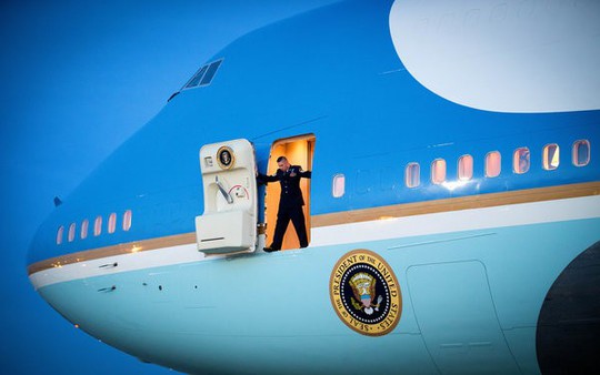 Washington có những tiêu chuẩn an ninh đặc biệt nên quy trình vận hành xe thang cho Air Force One (chuyên cơ của Tổng thống Mỹ) có nhiều khác biệt so với những chuyên cơ của các nguyên thủ quốc gia từng đến Việt Nam