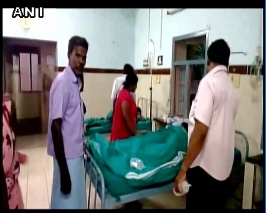 Ít nhất 30 em học sinh bị thương phải vào bệnh viện điều trị sau vụ việc. Ảnh: Asian International News