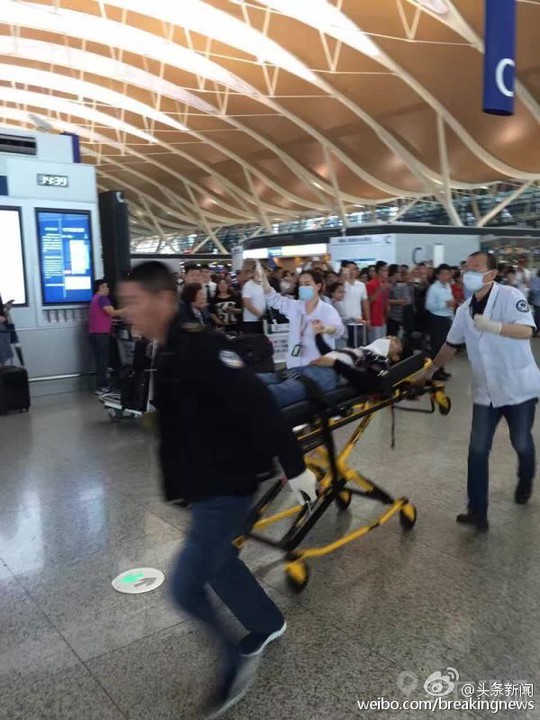 Sân bay Thượng Hải đã có sự khắc phục thành công đối với đợt dịch COVID-19 vào năm 2024 này. Hành khách được yêu cầu tuân thủ nghiêm ngặt các biện pháp phòng ngừa dịch bệnh như đeo khẩu trang và đo thân nhiệt. Sân bay mở rộng không gian và triển khai thêm dịch vụ vệ sinh để đảm bảo an toàn và sức khỏe của hành khách.
