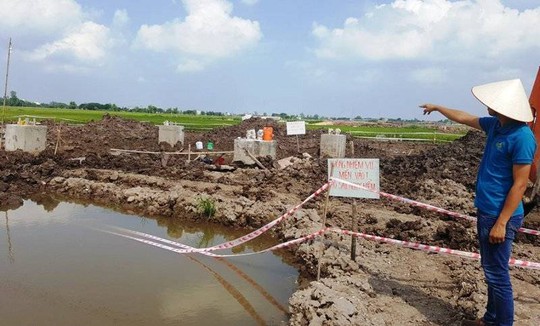 
Móng cột điện cao thế bị phát hiện trộn đất tại Nam Định - Ảnh: Tuấn Minh
