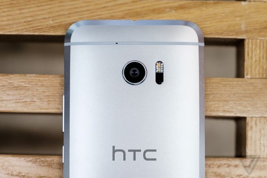 
HTC 10 hỗ trợ chụp ảnh định dạng RAW với chế độ Pro Mode, quay chậm 12x cùng tính năng Zoe Capture mà Apple gọi là Live Photos và Samsung gọi là Motion Photo.

