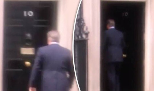 
Thủ tướng Anh David Cameron trở lại văn phòng sau khi công bố người kế nhiệm. Ảnh: Twitter
