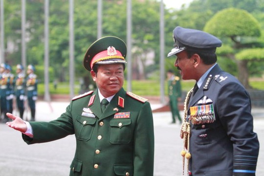 
Đại tướng Đỗ Bá Tỵ (trái)
