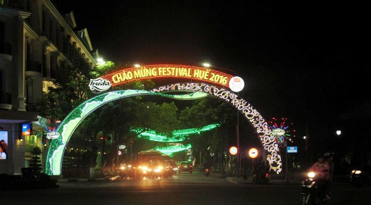 
Con đường ánh sáng Lê Lợi góp phần cho Festival Huế 2016 thêm lung linh, huyền ảo
